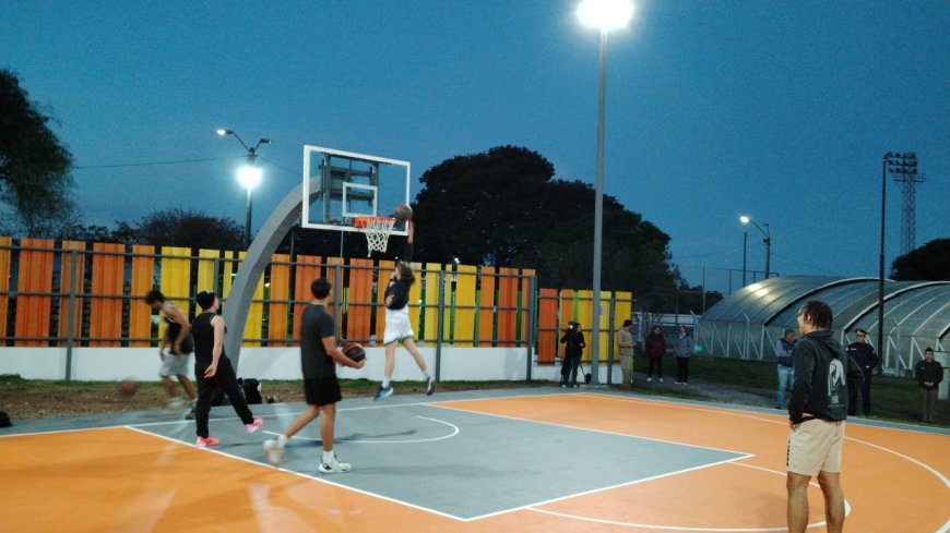Inauguración de mejoras en la cancha de básquetbol del Complejo Deportivo: deporte, inversión y reconocimiento