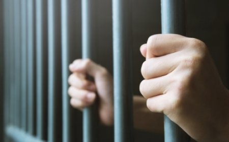 Intentaron robar una moto y terminaron en prisión