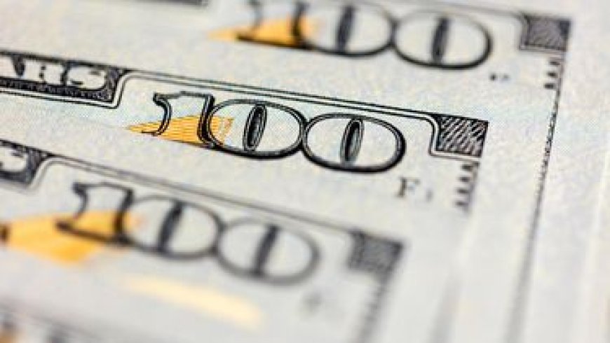 El dólar abrió la semana al alza y dejó atrás su mínimo anual