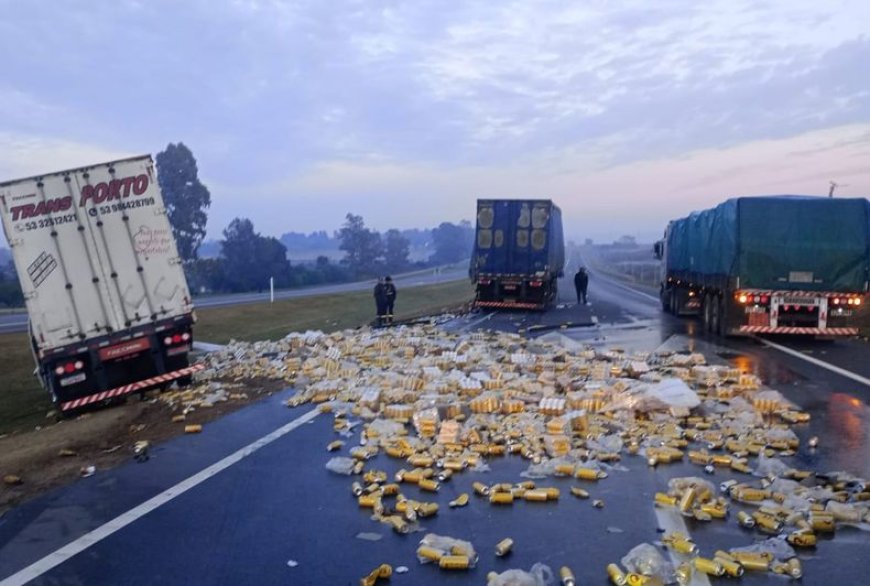 Cientos de latas de cerveza quedaron tiradas en la ruta tras choque entre dos camiones en Canelones