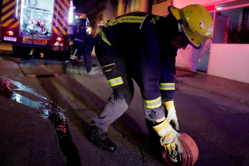 Dos niños intentaron encender una estufa con alcohol y papel, y su casa se incendió por completo