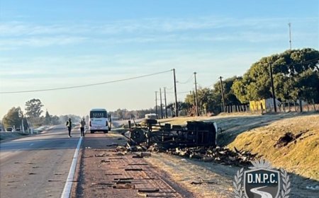 Tres lesionados de gravedad tras siniestro de tránsito entre un ómnibus y un camión