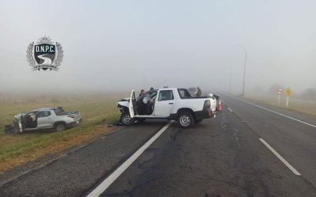 Choque frontal entre dos camionetas sobre ruta 2 de Soriano deja a los dos conductores lesionados