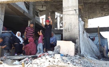 Murieron 25 palestinos en bombardeos de Israel contra desplazados y personas que esperaban ayuda en Gaza