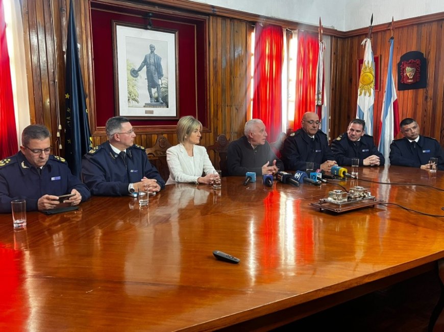 Tras incidentes en el Centenario, el ministro del Interior dijo que 'El operativo policial fue cumplido a la perfección'