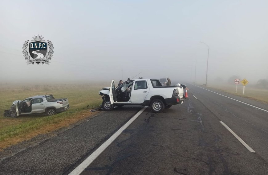 Choque frontal entre dos camionetas sobre ruta 2 de Soriano deja a los dos conductores lesionados