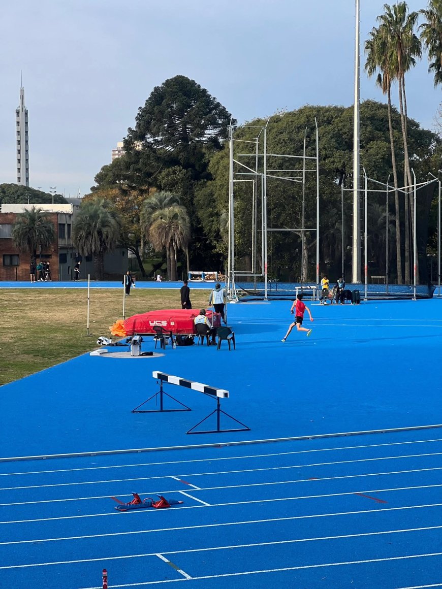 Entrega de la bandera de Durazno a atleta que competirá en torneo internacional