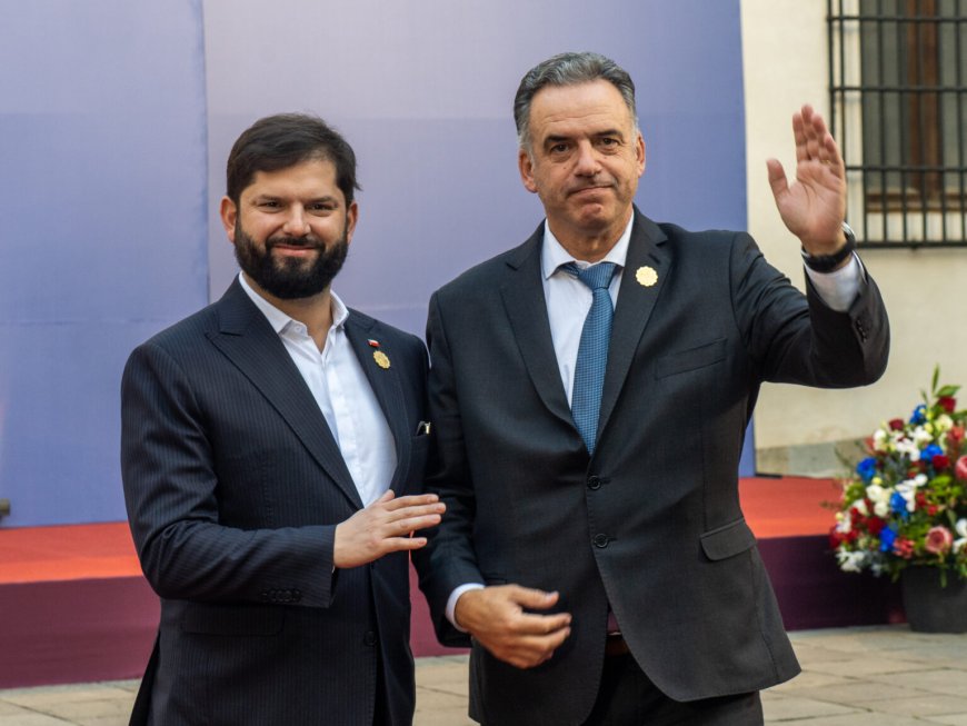 Orsi participa en cumbre internacional por la defensa de la democracia