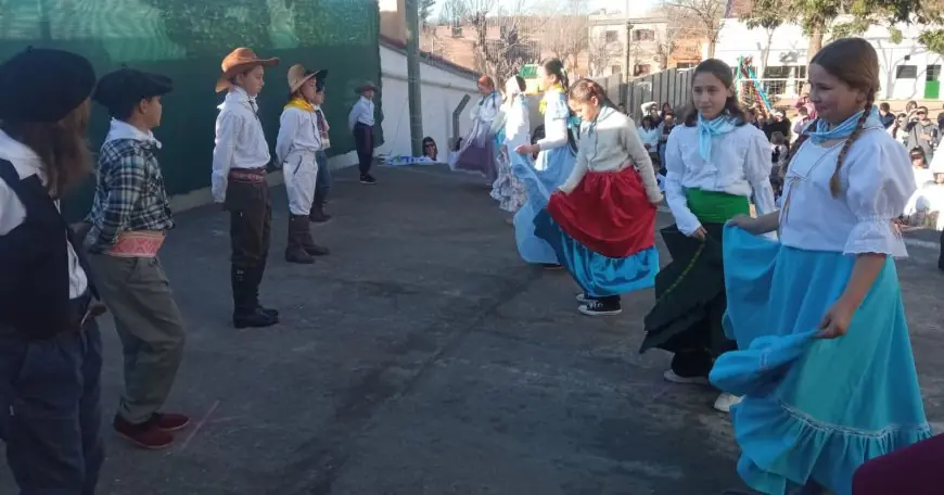 Escuela Nº 7 de Sarandí Grande celebró el Bicentenario patrio