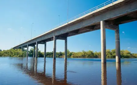 Policía evita una tragedia en el Puente Nuevo de Durazno.