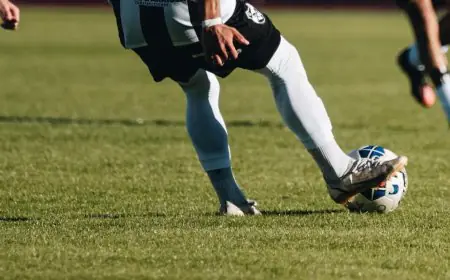 Juvenil goleó y se afianza como líder