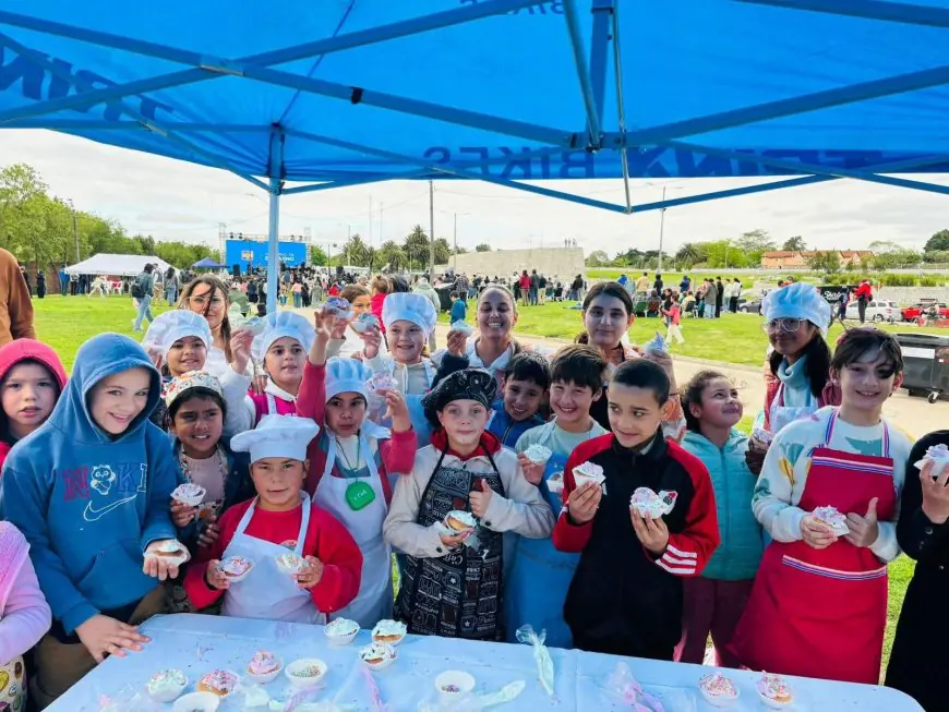 Niños de Mini Chef brillaron con sus muffins en la feria REDEX