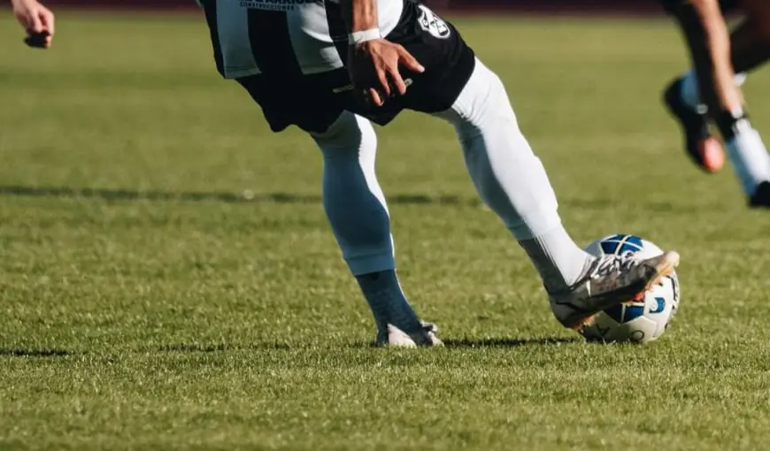 Juvenil goleó y se afianza como líder