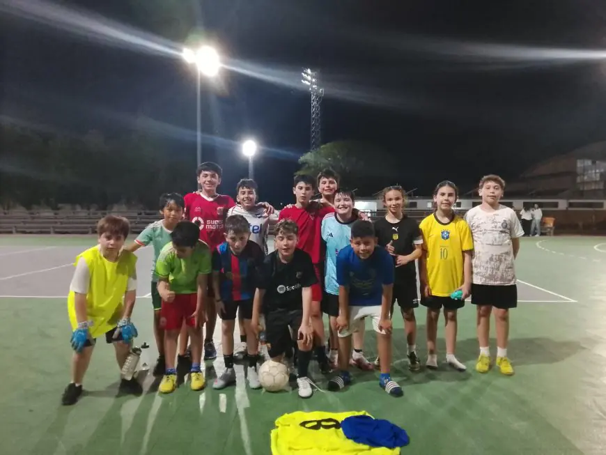 Fútbol recreativo para todos en el Complejo Deportivo