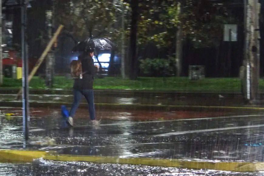 Lluvias y tormentas afectarán el litoral oeste y centro desde la madrugada